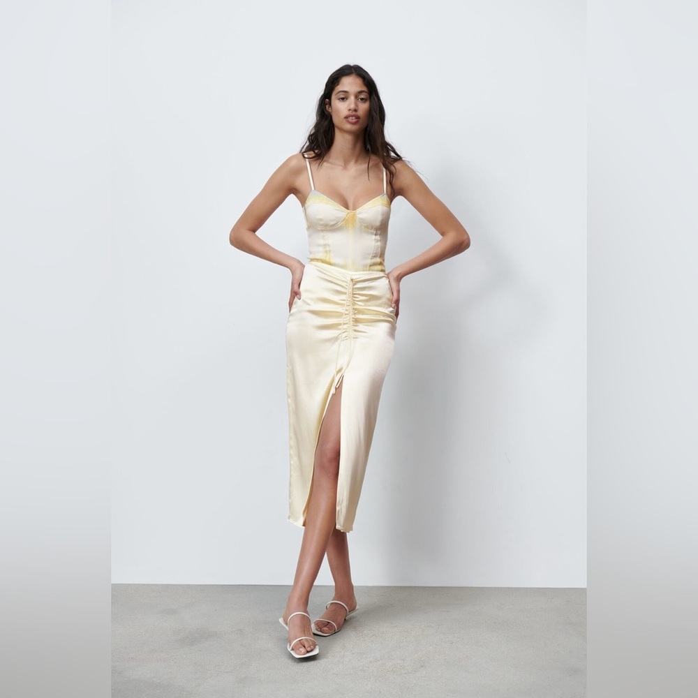 Zara- SATIN EFFECT MIDI SKIRT M | PASTEL YELLOW
REF. 4661/165